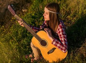 girl with guitar