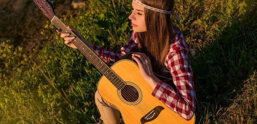 girl with guitar